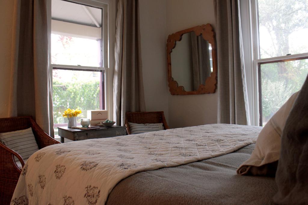 King Room with Street View,233986387:JPEG